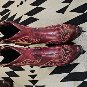 Ariat Boots.... bought, never wore!!!